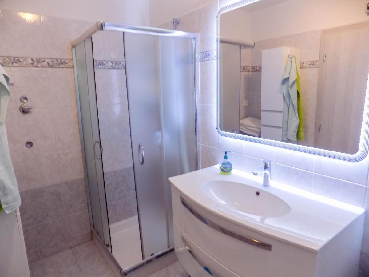 Oriella Apartmans And Room Novigrad Istria Eksteriør billede