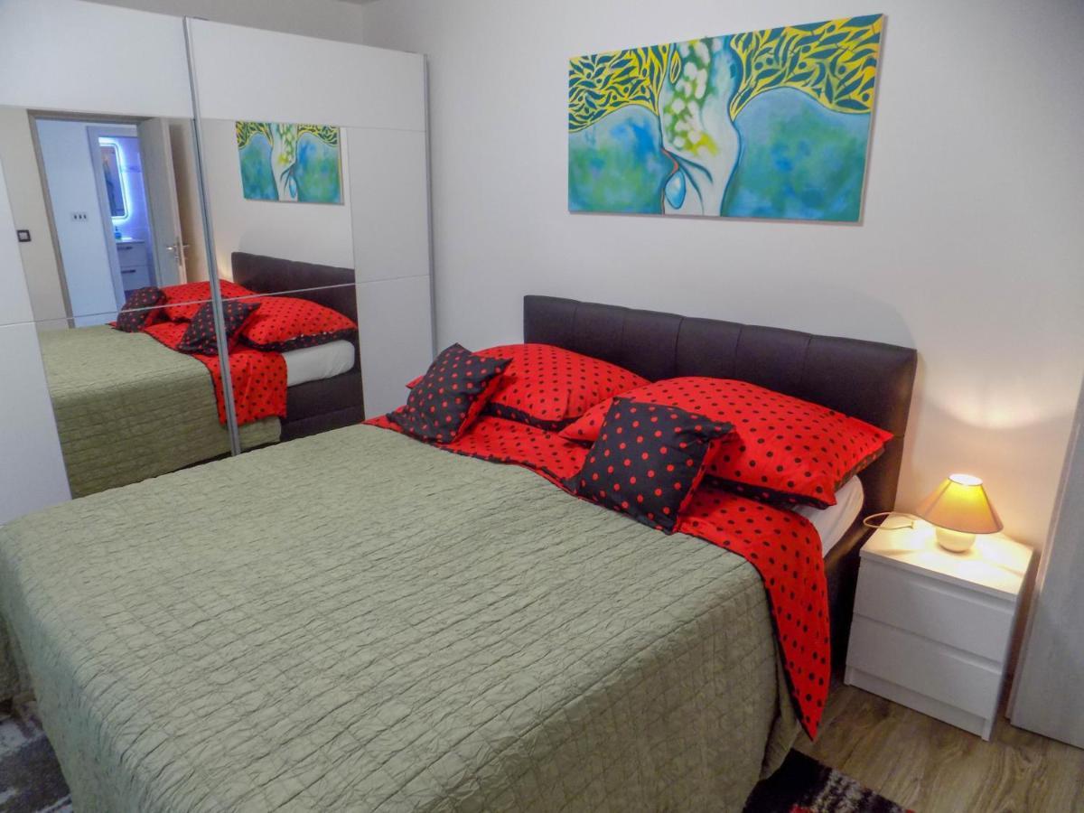 Oriella Apartmans And Room Novigrad Istria Eksteriør billede