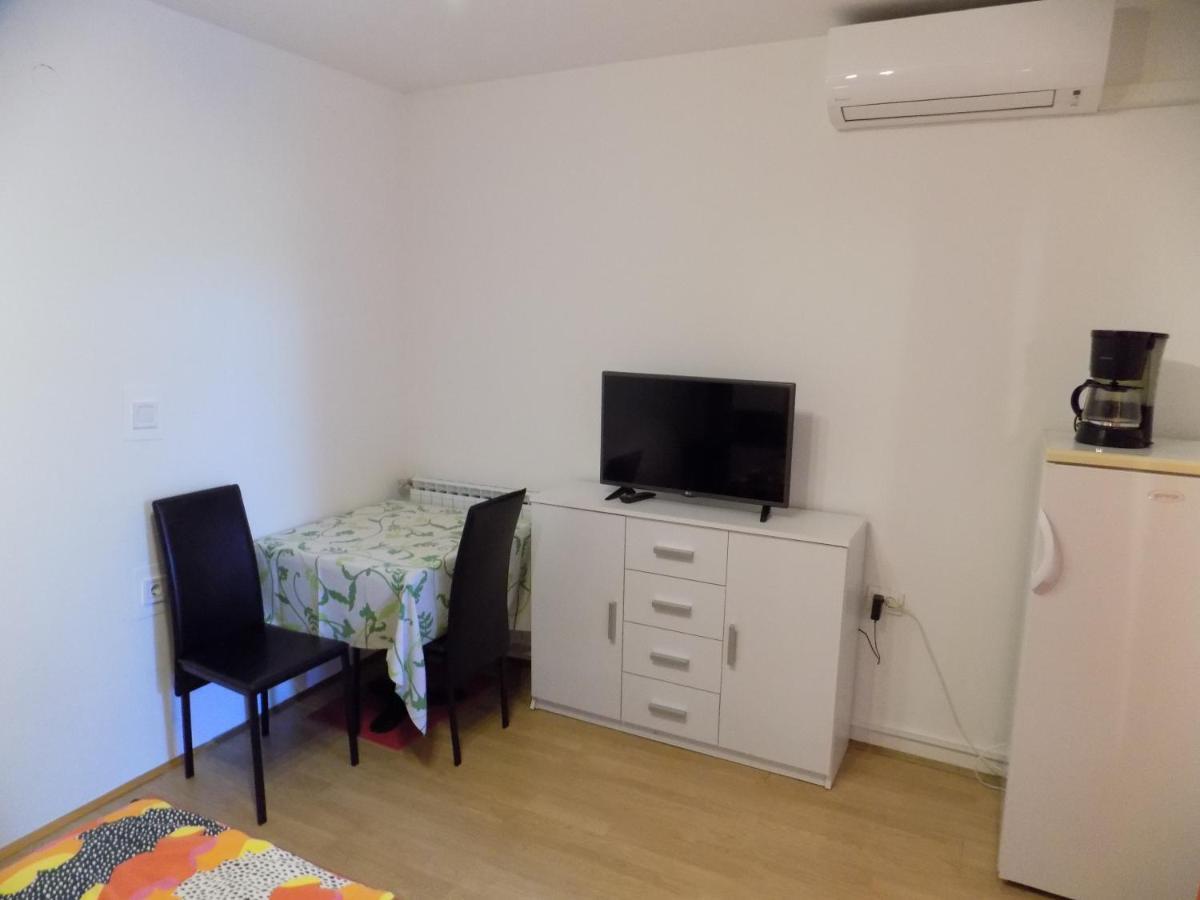 Oriella Apartmans And Room Novigrad Istria Eksteriør billede